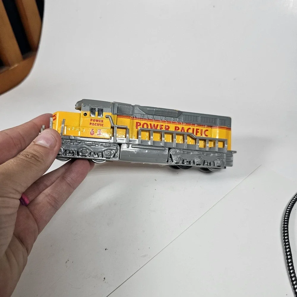 FREIGHT LOCOMOTIVE DIECAST CAR 6.75 INCH SCALE DIECAST CAR